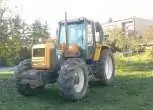  Żółty używany w dobrym stanie ciągnik rolniczy Renault 110.54 