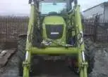 Ciągnik Claas Axos 330C wyposażony w 4 cylindrowy silnik o pojemności 4,4 litry z założonym ładowaczem