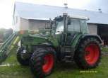 Używany traktor rolniczy Fendt 511 z ładowaczem maki Stoll malowanym w kolorze ciągnika 