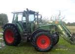 Ładowacz czołowy Stoll robust zamontowany na ciągniku rolniczym Fendt 512
