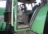 Kierownica i siedzenie kierowcy we wnętrzu kabiny używanego ciągnika rolniczego Fendt 926 