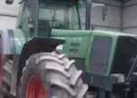 Używany ciągnik rolniczy Fendt 926 Favorit przód ciagnika na tlr zabudowań gospodarczych 