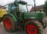 Używany traktor rolniczy marki Fendt model 309 z zamontowanym opruskiwaczem firmy RAU