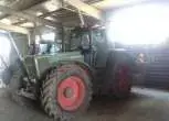 Garażowany, używany w dobrym stanie ciągnik rolniczy niemieckiego producenta Fendt 