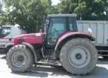 Prawy bok używanego ciągnika MF 8220 kupionego od firmy Korbanek 