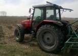 rolniczy ciągnik używany Massey Ferguson 8240 zdjęcie z lewego boku 