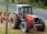 Używany Ciągnik rolniczy MASSEY FERGUSON 3680 1989 r zdjęcie z prawego przodu z pługiem obrotowym