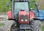 Używany niezawodny ciągnik Massey 6495 od przodu