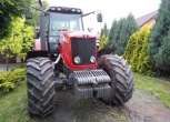 rzód traktora Massey Ferguson 6495 z zamontowanym obciążnikiem przednim 