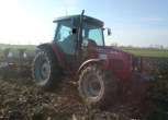 Niezawodny Ciągnik Massey Ferguson 5445 do zadań specjalnych