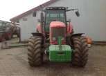 Zamontowany na ciągniku Massey Ferguson obciążnik przedni 