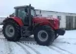 widok prawego boku MF 8470 szerokie ogumienie 