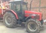 Massey Ferguson 4245 ciągnik używany z zaczepionym opryskiwaczem 