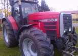 Przód i lewy bok ciągnika rolniczego Massey Ferguson 8150