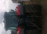 Tył traktora Massey Ferguson model 5465 120 KM tylne światła tylne opony tył kabiny 
