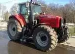 Ciągnik Massey Ferguson z przednim TUZem 7495