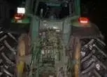 Widok z tyłu ciagnika John Deere 6820 .
