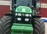 Przód maszyny rolniczej John Deere JD 7730