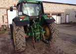 Tylny tuz w ciągniku rolniczym John Deere 6610 od korbanek.pl