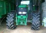 Widok z przodu ciągnika uzywanego John Deere 6920 S używanym.