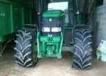 Widok z przodu ciągnika uzywanego John Deere 6920 S używanym.