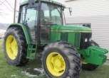 Ciagnik John Deere 6400 zdjęcie z boku