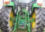 Zdjęcie przedstawiające zaczep tylny w ciagniku John Deere 6400
