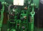 Zaczep tylny w ciągniku John Deere 7720.