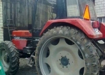 Ciągnik na wąskich kołach marki CASE 844XL