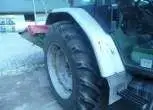 Dobry stan ogumienia tylnego w ciągniku rolniczym LAMBORGHINI R4.105