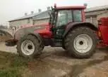 Używany czerwony w dobrym stanie ciągnik rolniczy Valtra T 120 