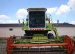 Używany Kombajn zbożowy Claas Dominator 76 z hederem widok z przodu