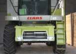 Kombajn zbożowy Claas Medion 310 z 2005 roku widok z przodu