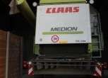Używany Kombajn zbożowy Claas Medion 310 na utwardzonej nawierzchni