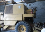 żółty bez kabiny używany kombajn zbożowy BIZON Z 056 1980 r