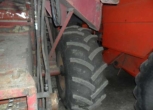 garażowany używany kombajn zbożowy Bizon Z 056 1986 r czerwony ogumienie w dobrym stanie technicznym