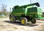 Widok z boku i tyłu kombajnu John Deere WTS 9680.