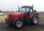 zdjęcie z lewego przodu ciągnika używanego rolniczego Massey Ferguson 5465