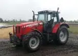 zdjęcie z lewego przodu ciągnika używanego rolniczego Massey Ferguson 5465