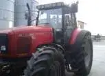Przód maszyny rolniczej Massey Ferguson 8240