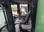 Kabina w używanym kombajnie Fendt 8370 P widok na siedzenie operatora oraz pasażera 
