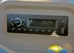 Ciągnik rolniczy marki AUPAX model 4110 Stage V widok na radio