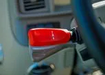 Ciągnik rolniczy marki AUPAX model 4110 Stage V widok na rewers elektro-hydrauliczny
