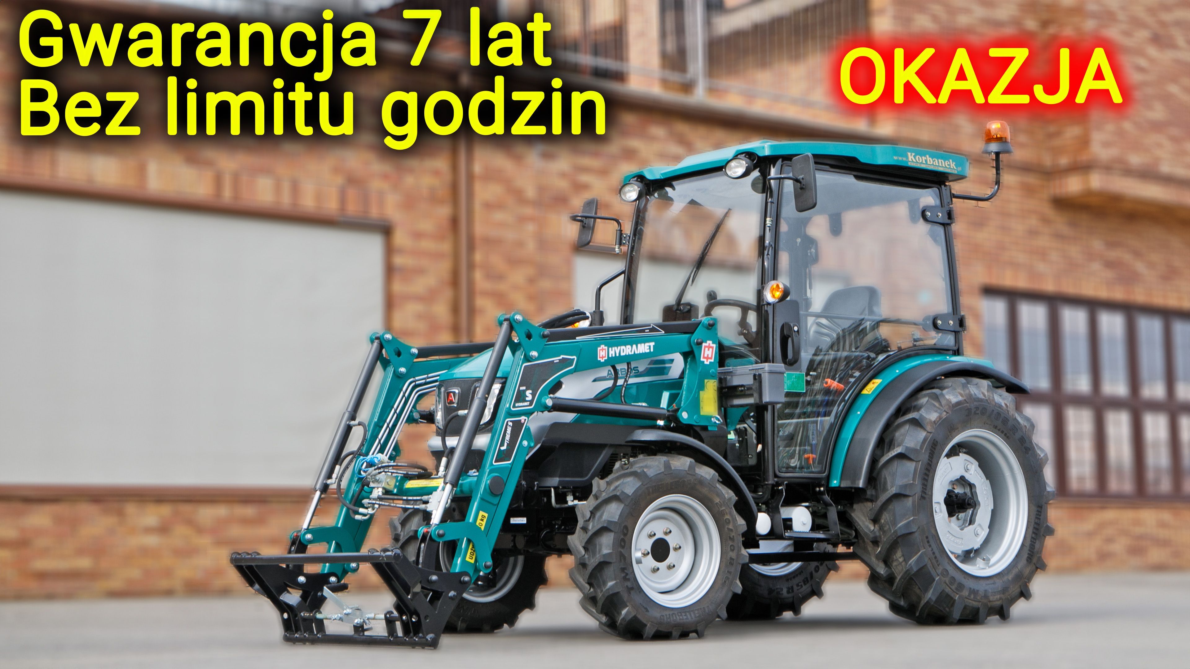 Ciągnik rolniczy Arbos 2040 z ładowaczem widok przodu z lewej strony