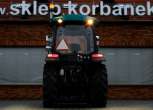 Pełne oświetlenie robocze ciągnika Arbos 3055 z tyłu