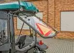 Ciągnik rolniczy Arbos 3075 Stage V widok na tylną szybę