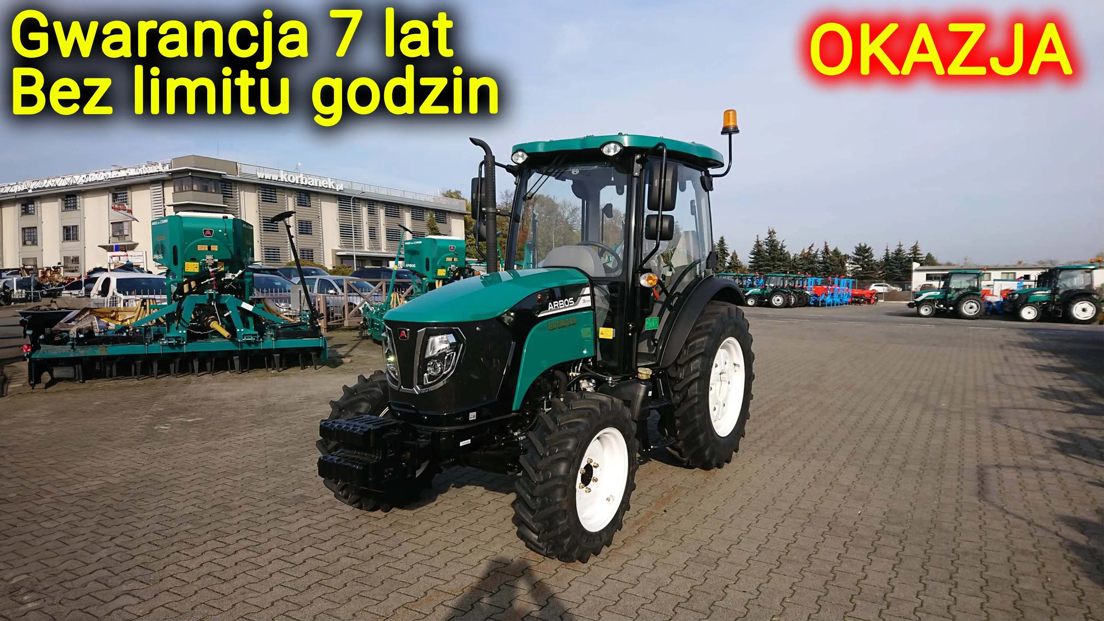 Ciągnik rolniczy Arbos 3075 widok przodu z lewej strony