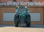 Ciągnik rolniczy marki AUPAX model 4110 Stage V widok na oświetlenie ciągnika z tyłu