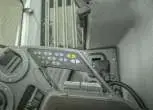 Panel sterujący kombajnem we wnętrzu komfortowej kabiny kombajnu Fendt 6275 C