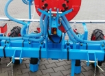 Turbina i pneumatyczny układ do czyszczenia otworów tarczy wysiewających